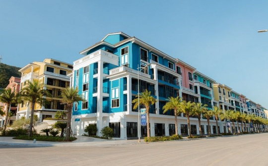 Khách hàng Singapore Shoptel nhận giấy chứng nhận quyền sở hữu nhà ở