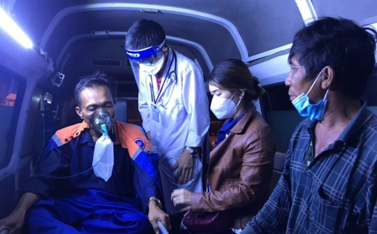 Hành trình xuyên đêm cứu nạn kịp thời ngư dân nguy kịch trên vùng biển Bình Thuận