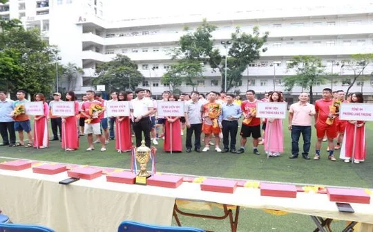 Giải bóng đá giao lưu giữa người làm báo với công an, bác sĩ, giảng viên