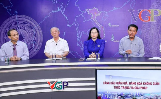 Xăng dầu giảm giá, hàng hoá không giảm – Thực trạng và giải pháp