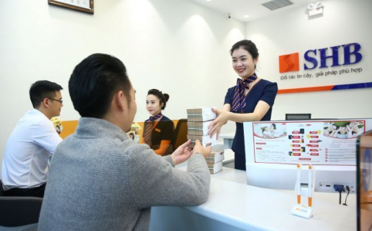 Từ tháng 8, người dân có thể rút gốc một phần tiền gửi trước hạn tại ngân hàng