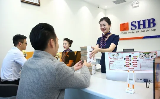 Từ tháng 8, người dân có thể rút gốc một phần tiền gửi trước hạn tại ngân hàng