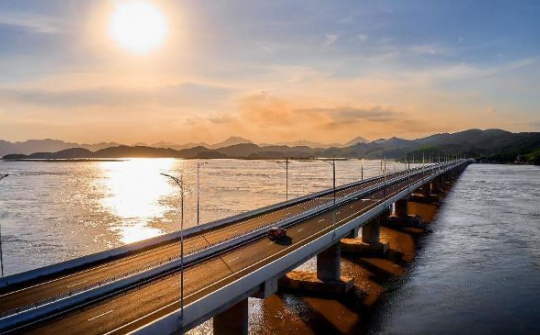 Van Don-Mong Cai expressway opens to traffic