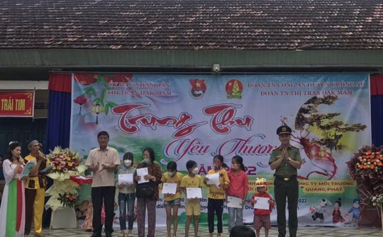 Công an Đắk Nông mang niềm vui Trung thu đến với các cháu thiếu nhi