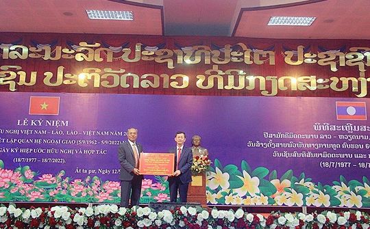 Thắm tình hữu nghị Kon Tum và Ắt-ta-pư (Cộng hòa DCND Lào)