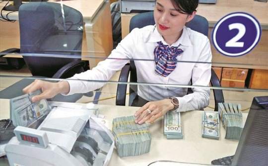 Lãi suất liên ngân hàng bất ngờ giảm mạnh