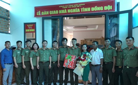 Nhà nghĩa tình đồng đội cho cán bộ Công an có hoàn cảnh khó khăn