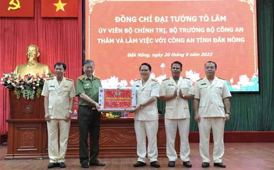 Bộ trưởng Bộ Công an biểu dương những kết quả nổi bật của Công an Đắk Nông trong 9 tháng đầu năm 2022