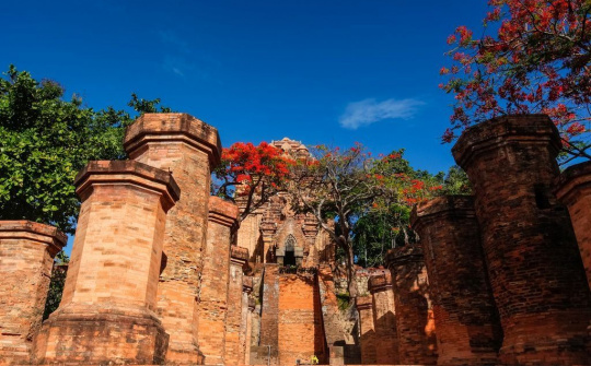 Du lịch - Ngành kinh tế mũi nhọn của Khánh Hòa