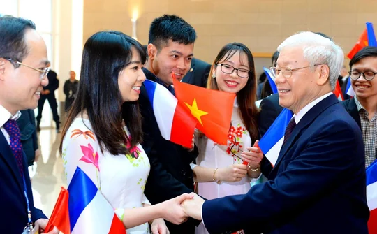 Vai trò của đội ngũ trí thức trong xây dựng nền văn hóa dân tộc
