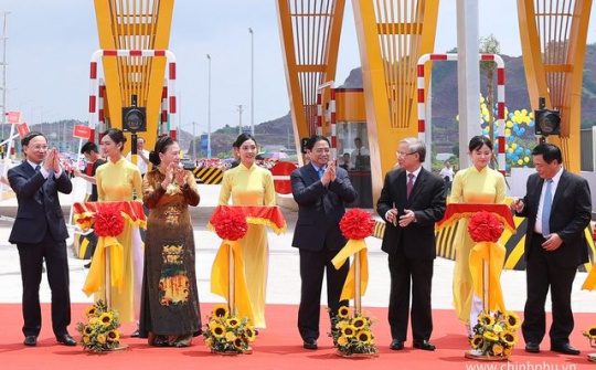 Tết Độc lập nghĩ về nền kinh tế độc lập, tự chủ