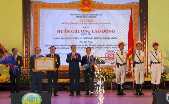 Thành phố Gia Nghĩa đón nhận Huân chương Lao động hạng Ba