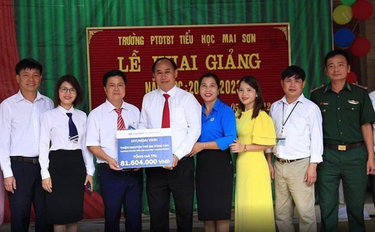 Hyundai Vinh với "Ấm lòng ngày tựu trường trẻ em vùng cao"