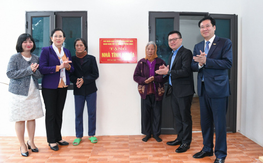 Báo Nhân Dân trao tặng 5 nhà tình nghĩa cho nạn nhân chất độc da cam huyện Bình Lục, Hà Nam