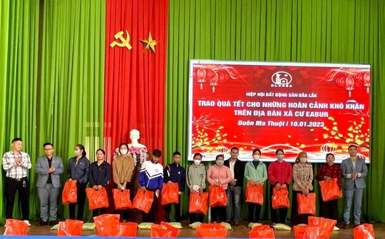 Hiệp hội Bất động sản Đắk Lắk chia sẻ yêu thương, đón Tết an vui