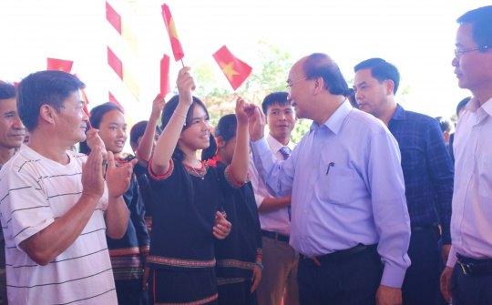 Chủ tịch nước thăm và tặng quà các hoàn cảnh khó khăn trên địa bàn tỉnh Đắk Lắk