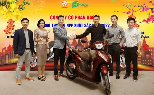 Công ty Cổ Phần HACAO trao quà cho NPP dịp cuối năm