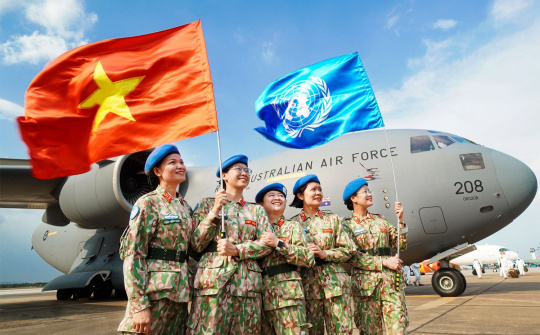 Việt Nam kiên định chính sách quốc phòng độc lập, tự vệ, vì hòa bình, bảo vệ vững chắc Tổ quốc Việt Nam xã hội chủ nghĩa
