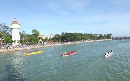 Bình Thuận: Tưng bừng với Lễ hội đua thuyền truyền thống ở Phan Thiết