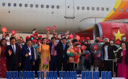 Khánh Hòa đón đoàn du khách Trung Quốc đầu tiên sau 3 năm bị đóng băng vì dịch Covid-19