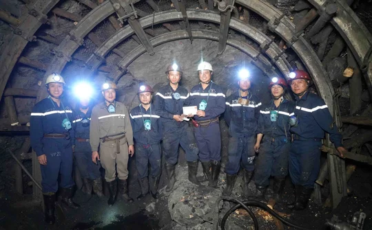 Tập đoàn TKV: Sôi nổi khí thế thi đua sản xuất hoàn thành kế hoạch năm 2022