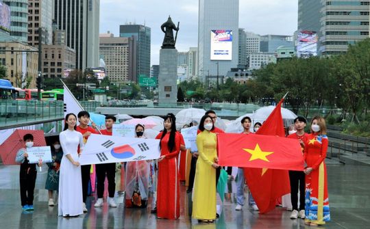 Việt Nam: Bước khởi sắc của đối ngoại nhân dân