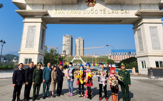 Cửa khẩu Lào Cai mở cửa trở lại