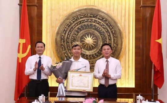 Thanh Hóa: Tuyên dương và trao thưởng cho Lê Xuân Mạnh, quán quân Đường lên đỉnh Olympia năm 2023