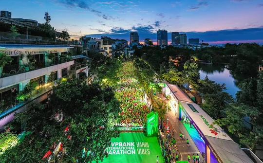 Runner “rì viu” giải chạy VPBank Hanoi International Marathon