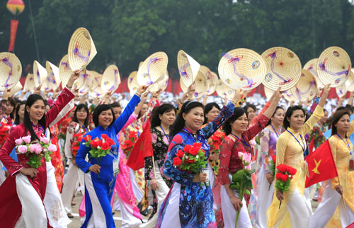 Building Vietnamese women meeting requirements of sustainable development and international integration