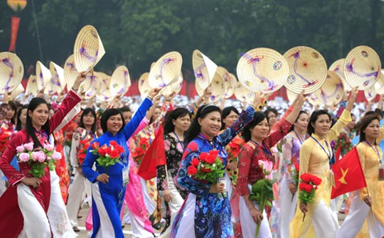 Building Vietnamese women meeting requirements of sustainable development and international integration