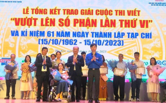 Trao giải cuộc thi viết ‘Vượt lên số phận’ lần VI