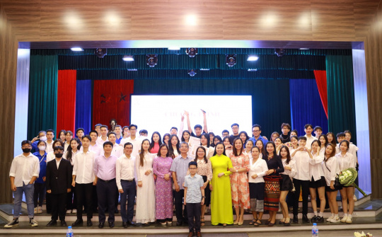 Sinh viên Học viện Hành chính Quốc gia lan tỏa tình yêu thương chúc mừng ngày Phụ nữ Việt Nam