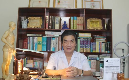 Đại tá,Thầy thuốc ưu tú, ThS.BS Hoàng Khánh Toàn: Tâm - Tình tỏa sáng hai màu áo