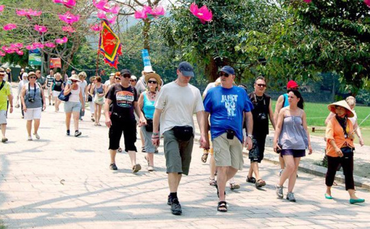 Foreign arrivals to Viet Nam surpass whole-year target