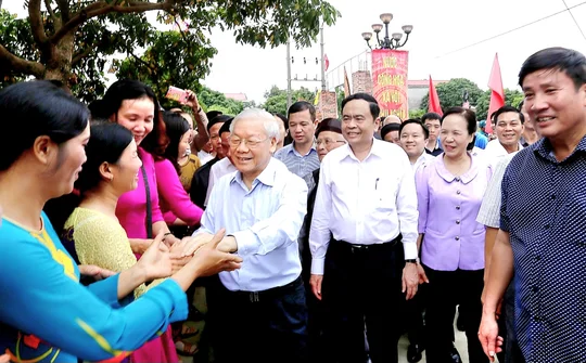 Củng cố và tăng cường hơn nữa mối quan hệ mật thiết giữa Đảng với nhân dân trong tình hình mới