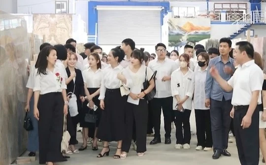 Sinh viên Trường ĐH Hồng Đức tham quan thực tế tại các doanh nghiệp
