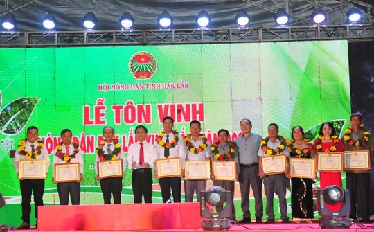 Đắk Lắk: Nông dân sôi nổi hoạt động chào mừng Kỷ niệm 120 năm ngày thành lập tỉnh