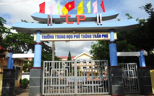 Đắk Lắk: Trường THPT Trần Phú được công nhận đạt Chuẩn Quốc gia