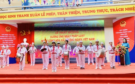 Hà Nội hưởng ứng Ngày Pháp luật Việt Nam