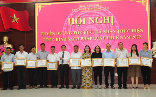 Đắk Lắk: Biểu dương khen thưởng 235 tổ chức và cá nhân thực hiện tốt chính sách, pháp luật thuế năm 2022