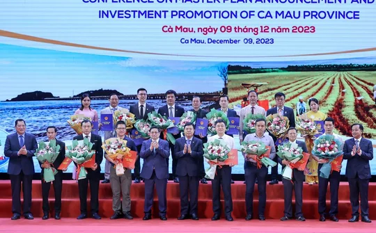 Cà Mau phải cùng cả nước vươn lên