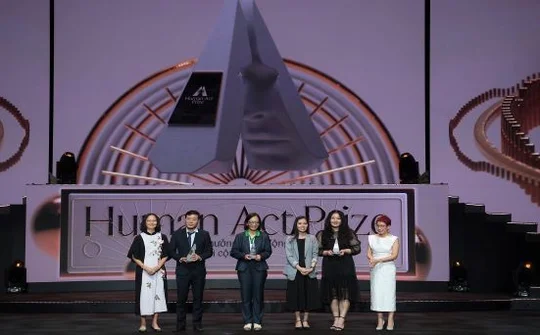 Human Act Prize 2023 vinh danh dự án thiện nguyện “thuốc đúng cho em” của GeneStory