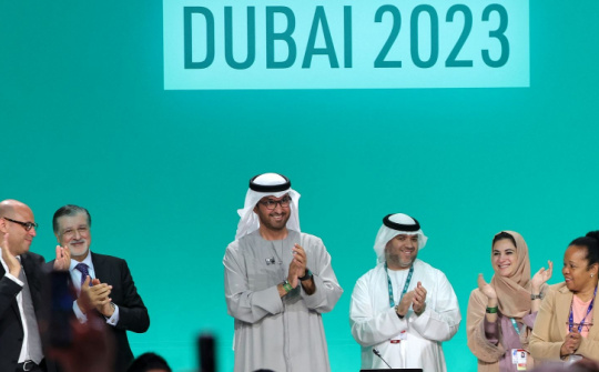 COP28: Các nước hoan nghênh việc đạt thỏa thuận chuyển đổi khỏi nhiên liệu hóa thạch