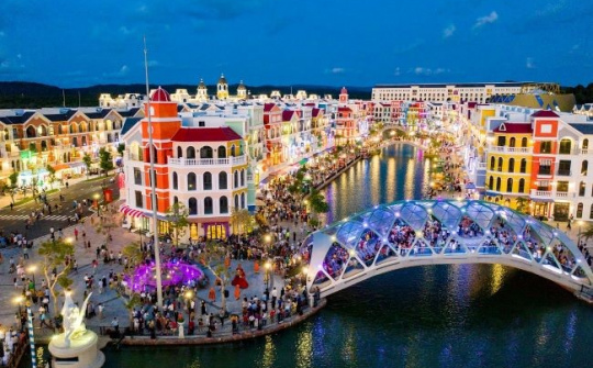 Maroon 5 đã đến Phú Quốc chuẩn bị cho siêu nhạc hội quốc tế 8Wonder Winter