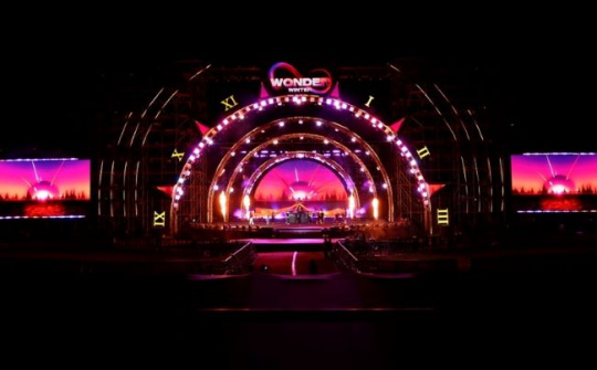 Maroon 5 và các nghệ sĩ Việt trên sân khấu 8Wonder trước giờ G