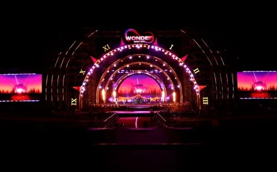 Maroon 5 và các nghệ sĩ Việt trên sân khấu 8Wonder trước giờ G