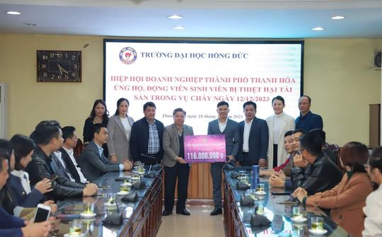 Hiệp hội Doanh nghiệp TP Thanh Hoá ủng hộ sinh viên trường ĐH Hồng Đức bị thiệt hại trong vụ cháy nhà để xe