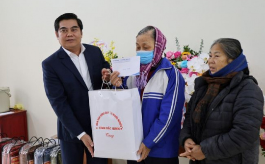 Bắc Ninh: Thăm và tặng quà đồng bào Công giáo nhân dịp Lễ Giáng sinh