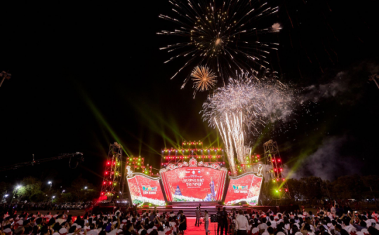 Tây Ninh sẽ đón Năm mới 2024 với màn pháo hoa rực rỡ tại quảng trường Ga đi cáp treo Sun World Ba Den Mountain